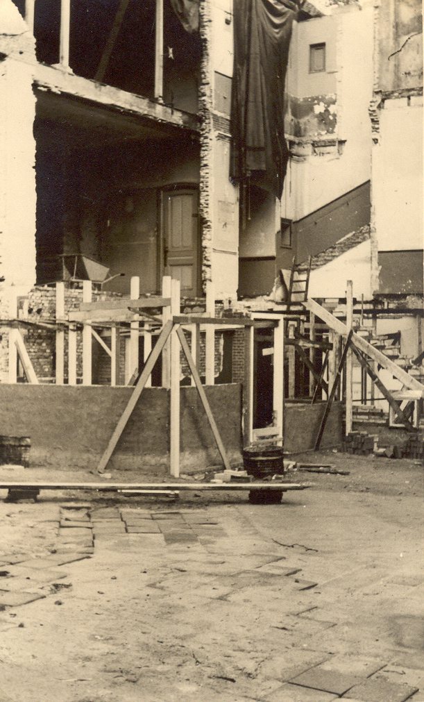 Verbouwing van het trappenhuis hoofdgebouw (zomer?) 1955