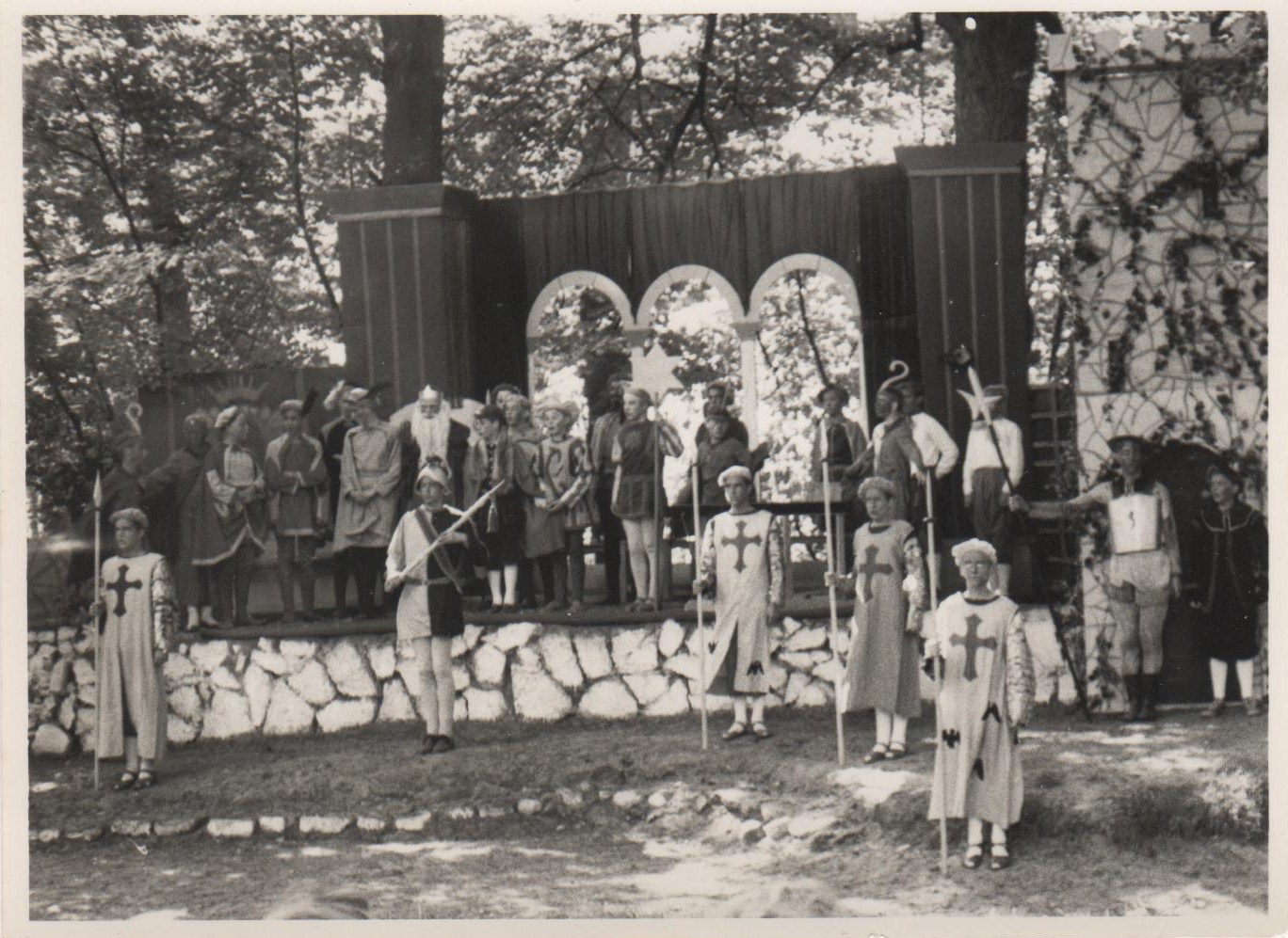 Juni 1959 - Ouderdag Openluchttheater Tableau de la Troupe Kleine Wever Johannes