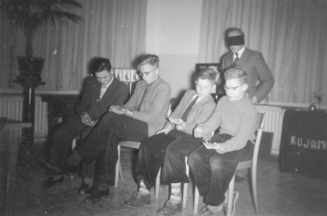 Zaterdag 10 december 1955 – goochelaar tijdens nieuwelingendag