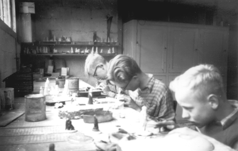 maart 1958 – beelden-gieters in ‘knutselsteyn’